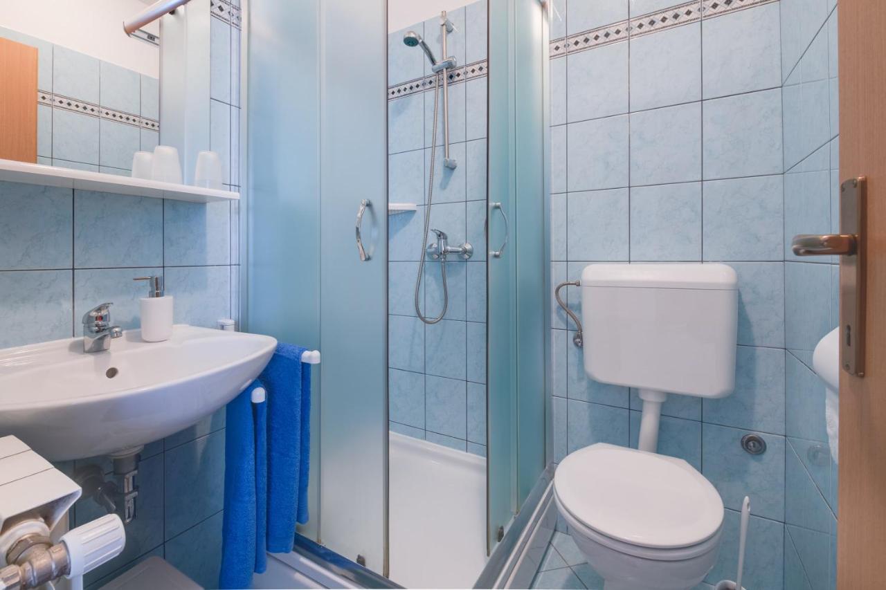 Villa Livia With Three Nice Apartments, Swimming Pool, Childrens Playground, Barbecue And Free Parking Ližnjan Esterno foto