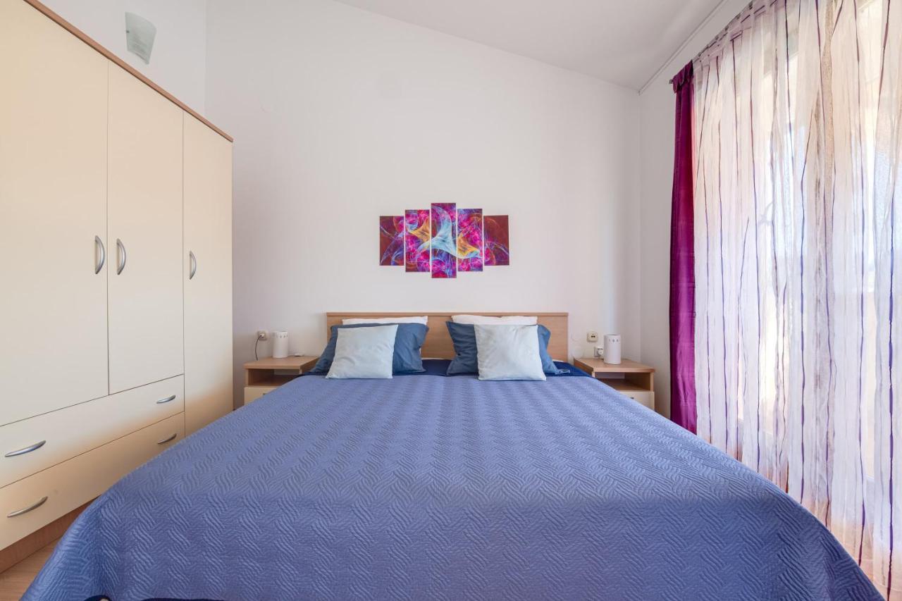 Villa Livia With Three Nice Apartments, Swimming Pool, Childrens Playground, Barbecue And Free Parking Ližnjan Esterno foto