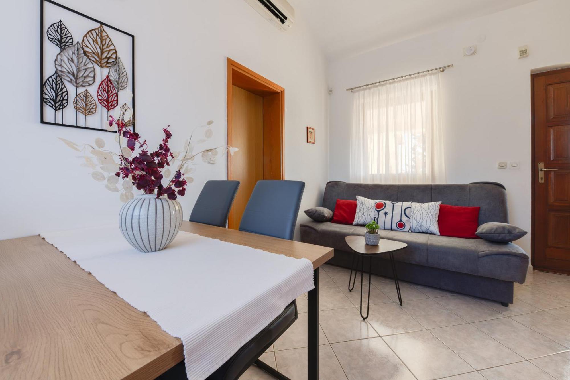 Villa Livia With Three Nice Apartments, Swimming Pool, Childrens Playground, Barbecue And Free Parking Ližnjan Esterno foto