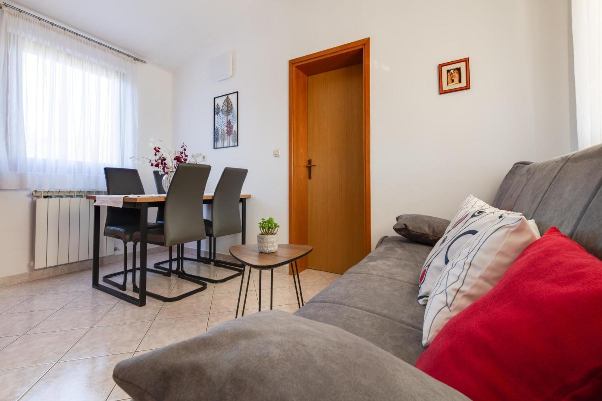 Villa Livia With Three Nice Apartments, Swimming Pool, Childrens Playground, Barbecue And Free Parking Ližnjan Esterno foto