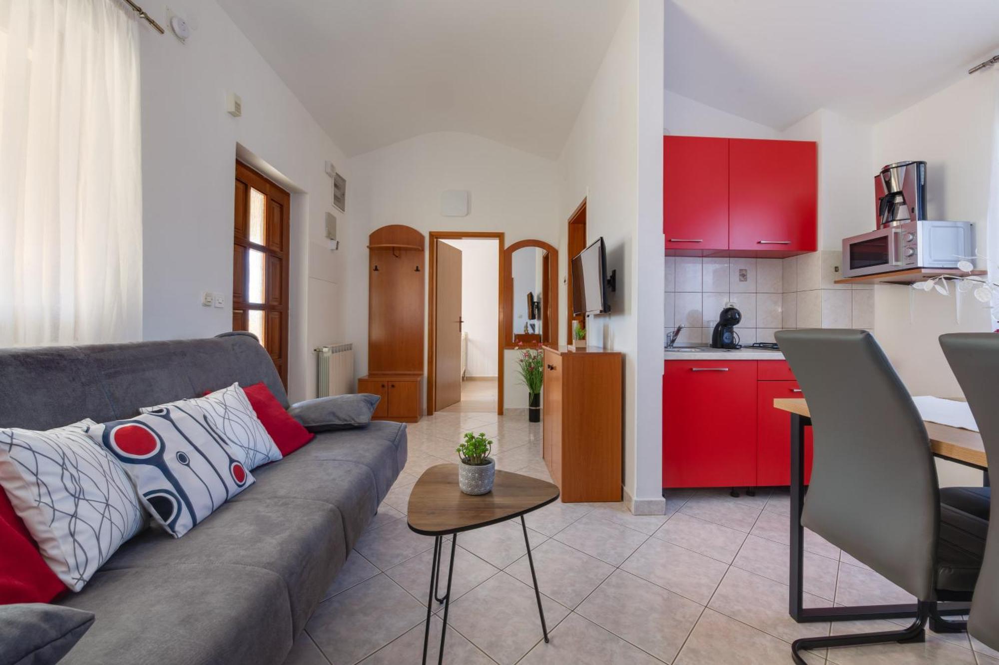 Villa Livia With Three Nice Apartments, Swimming Pool, Childrens Playground, Barbecue And Free Parking Ližnjan Esterno foto