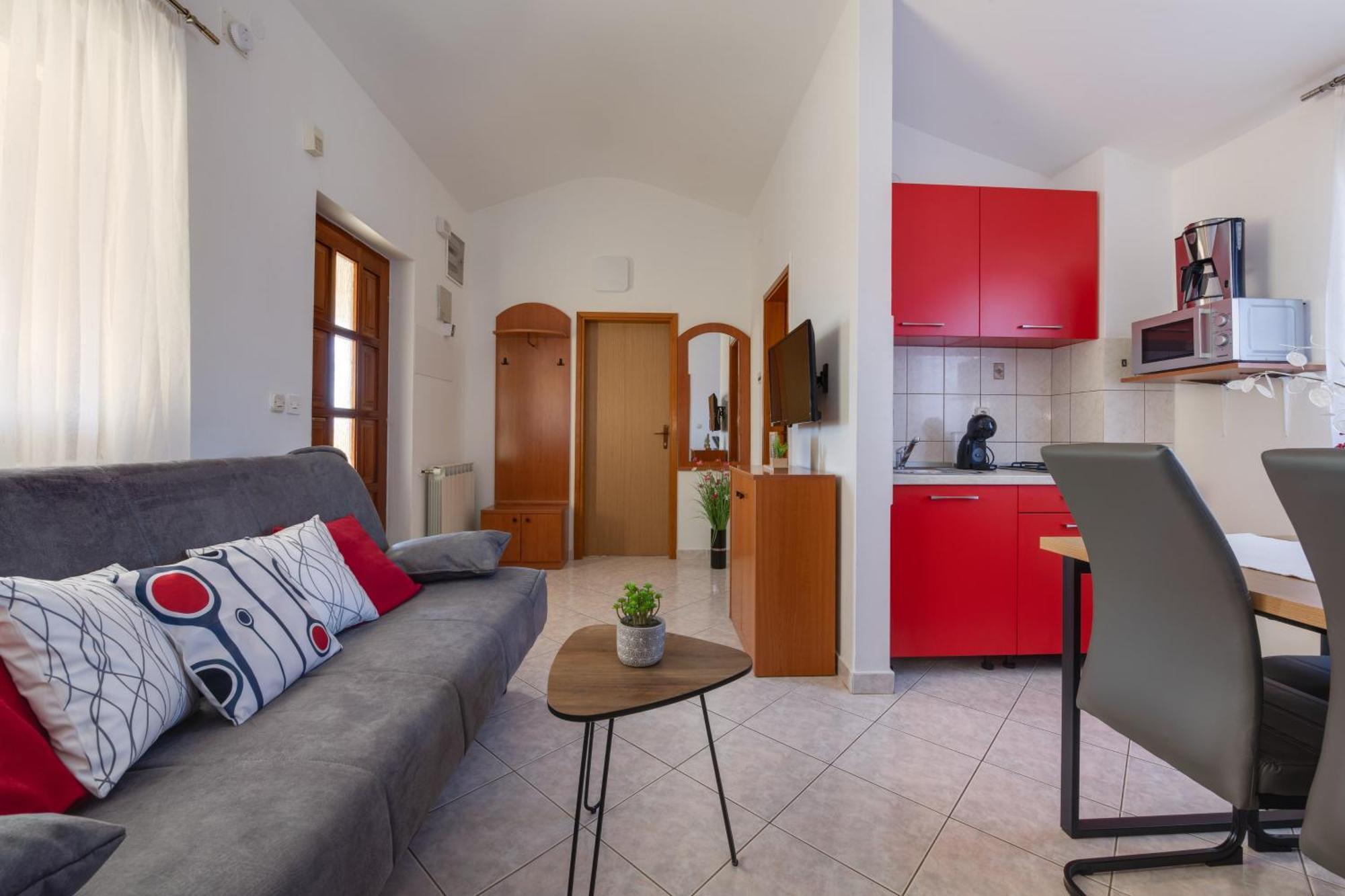 Villa Livia With Three Nice Apartments, Swimming Pool, Childrens Playground, Barbecue And Free Parking Ližnjan Esterno foto