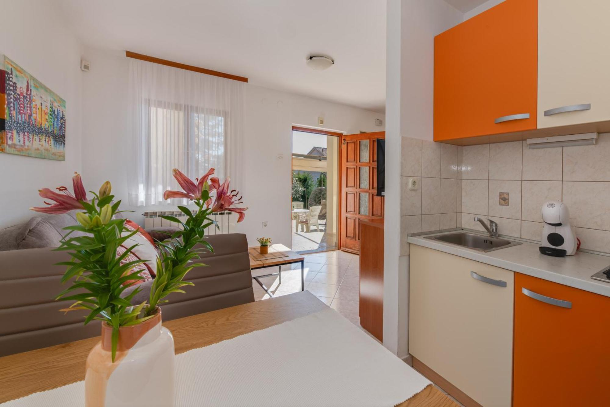 Villa Livia With Three Nice Apartments, Swimming Pool, Childrens Playground, Barbecue And Free Parking Ližnjan Esterno foto