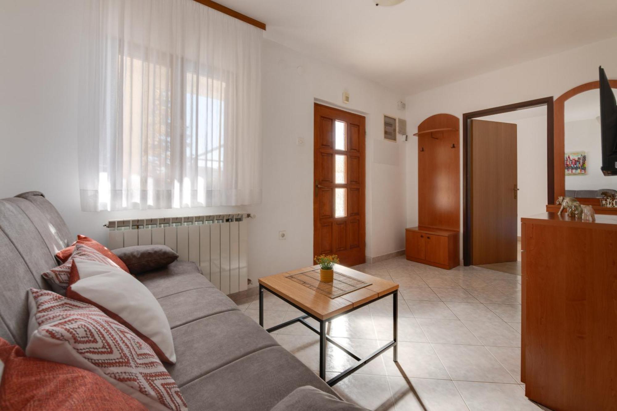 Villa Livia With Three Nice Apartments, Swimming Pool, Childrens Playground, Barbecue And Free Parking Ližnjan Esterno foto
