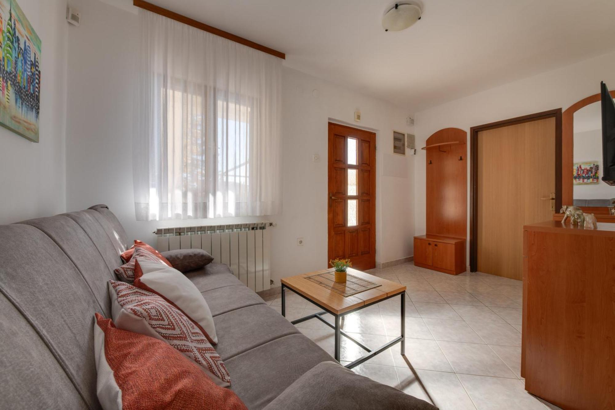 Villa Livia With Three Nice Apartments, Swimming Pool, Childrens Playground, Barbecue And Free Parking Ližnjan Esterno foto