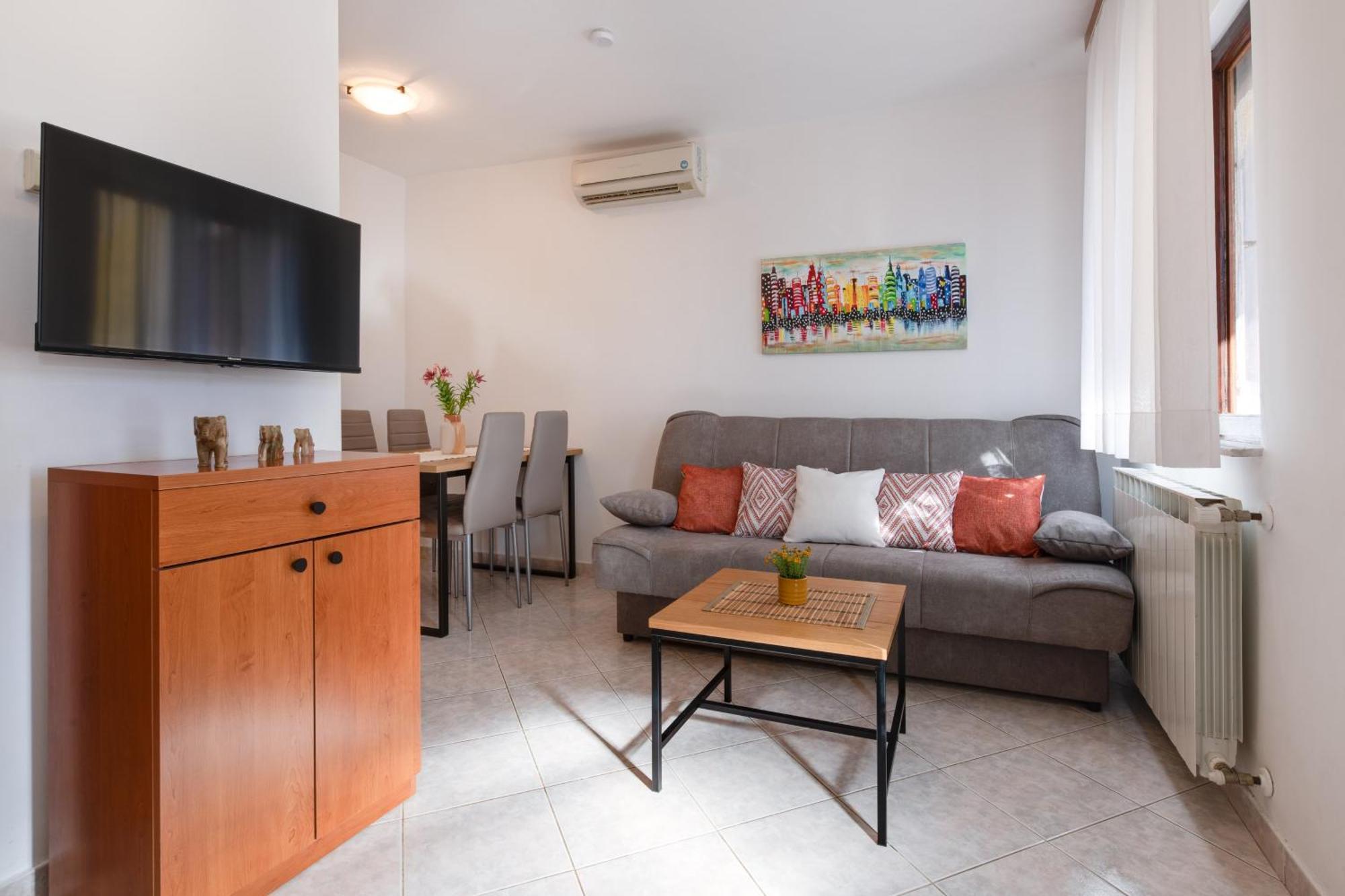Villa Livia With Three Nice Apartments, Swimming Pool, Childrens Playground, Barbecue And Free Parking Ližnjan Esterno foto