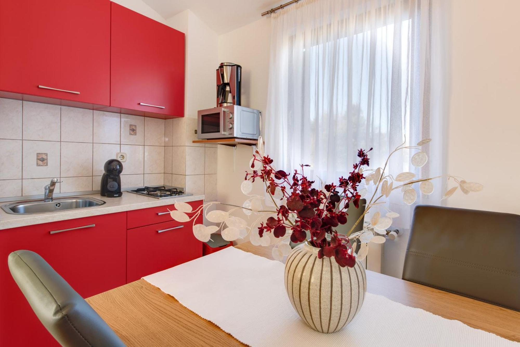 Villa Livia With Three Nice Apartments, Swimming Pool, Childrens Playground, Barbecue And Free Parking Ližnjan Esterno foto